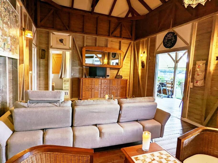 Charmante Villa Creole Climatisee, Jardin Tropical Et Piscine Prives Lamentin Luaran gambar