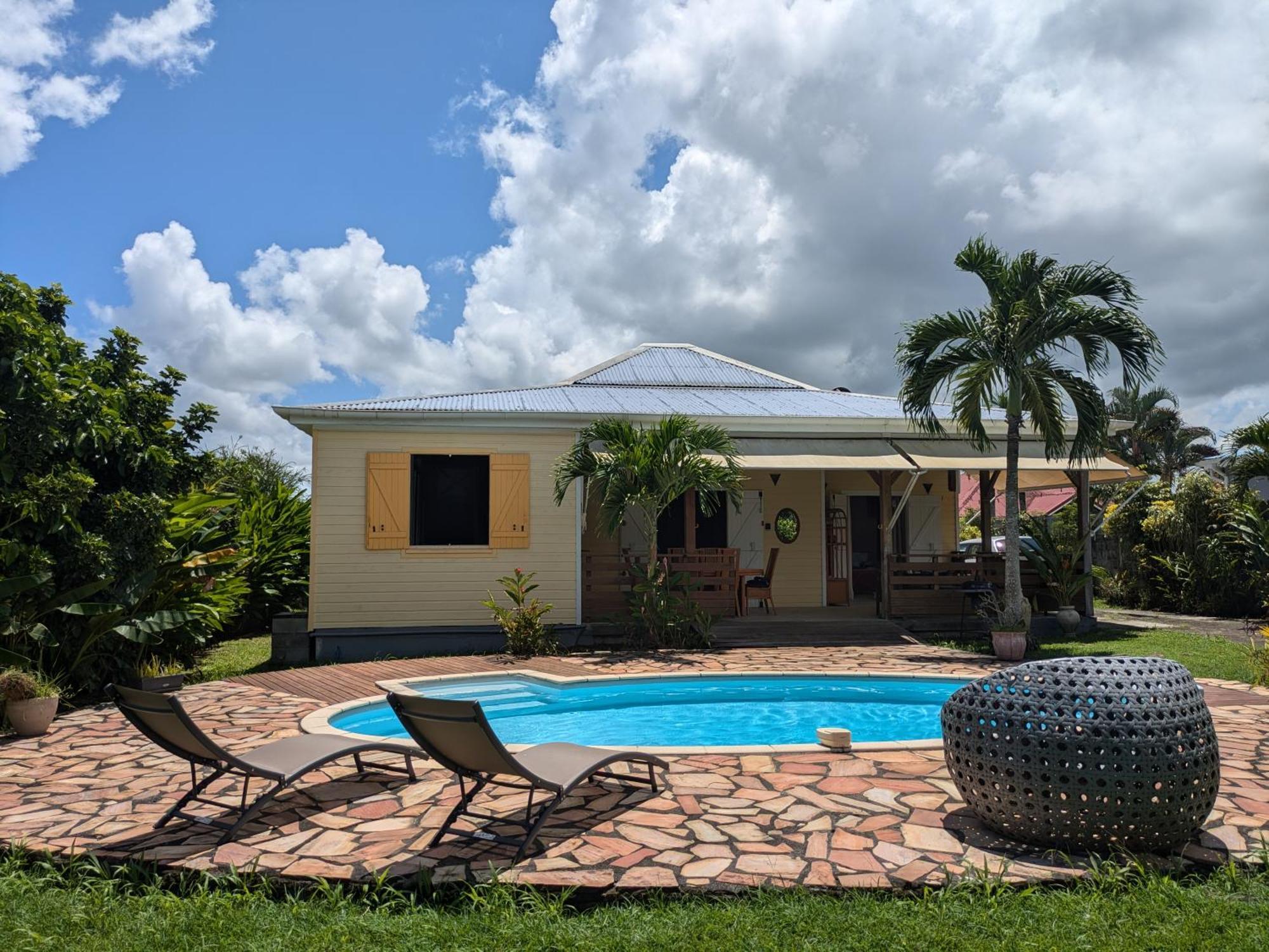 Charmante Villa Creole Climatisee, Jardin Tropical Et Piscine Prives Lamentin Luaran gambar